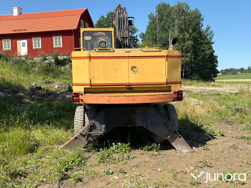 Åkerman hjulgrävare med tiltrotator & redskap