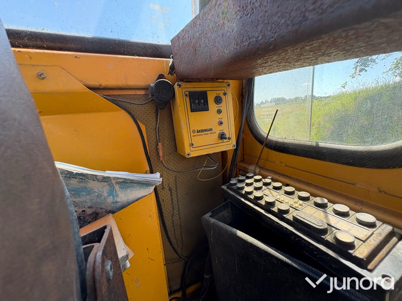 Åkerman hjulgrävare med tiltrotator & redskap