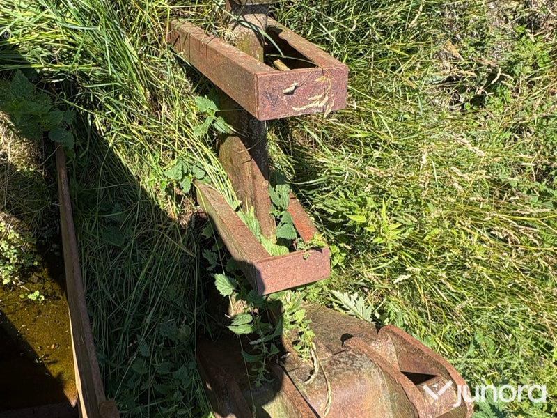 Åkerman hjulgrävare med tiltrotator & redskap