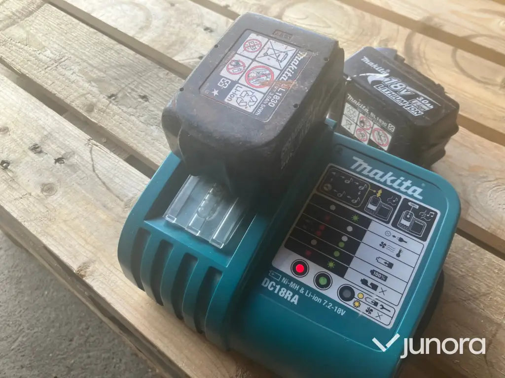 Batteriladdare med 2st batterier - Makita DC18RA