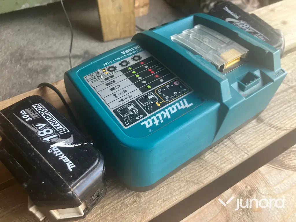 Batteriladdare med 2st batterier - Makita DC18RA
