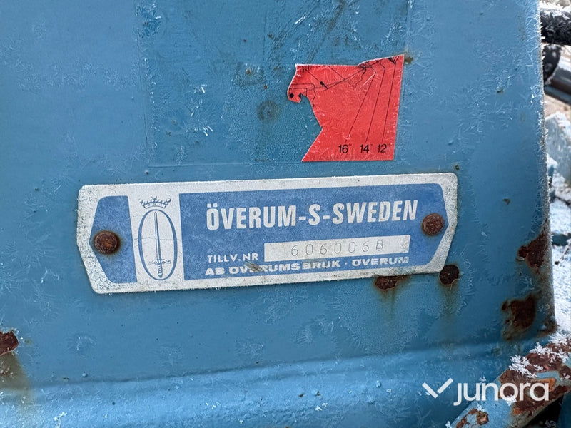 Treskärig plog - Överum