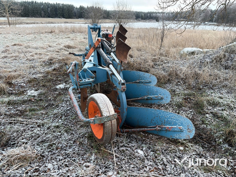 Treskärig plog - Överum
