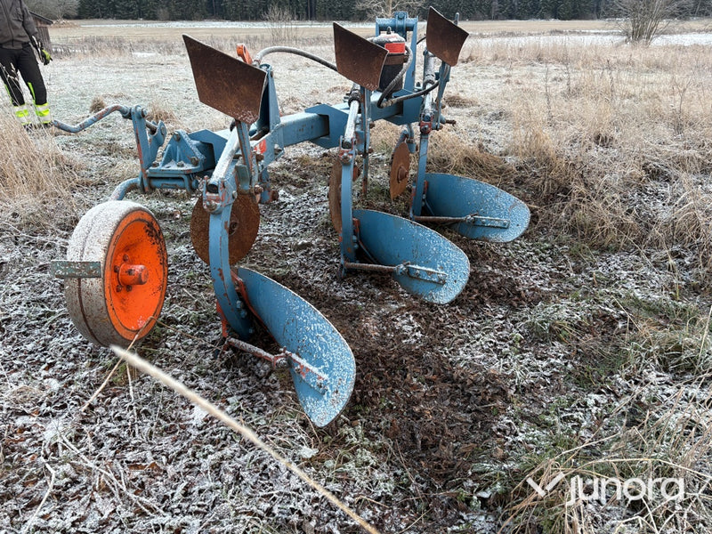Treskärig plog - Överum