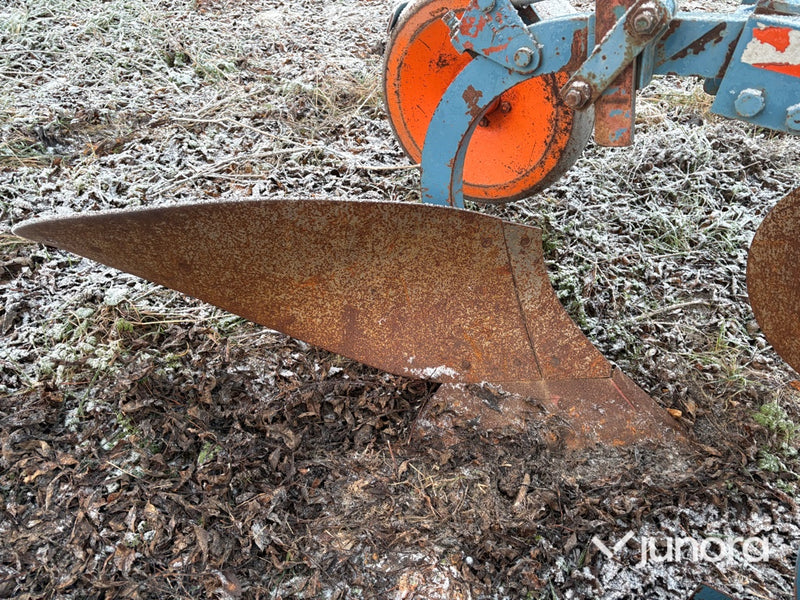 Treskärig plog - Överum