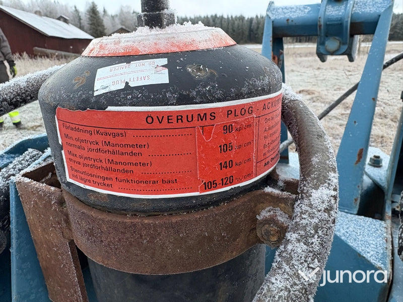 Treskärig plog - Överum