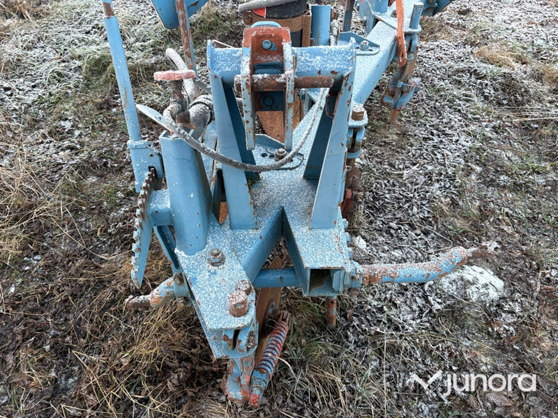 Treskärig plog - Överum