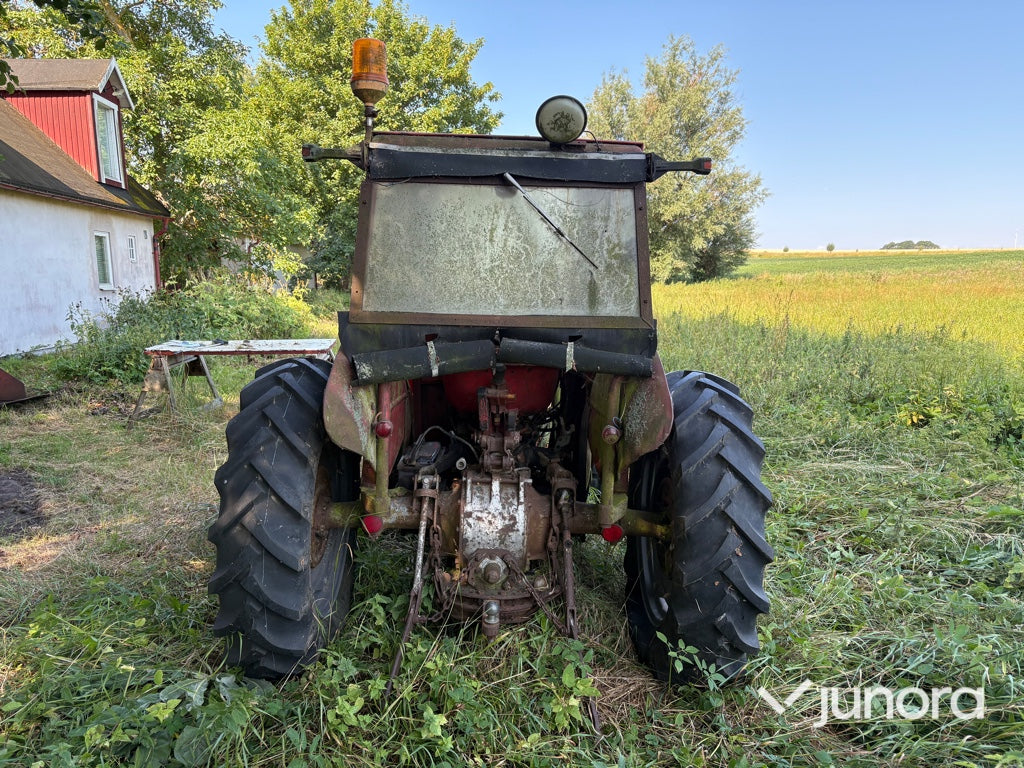 Traktor - Massey Ferguson MF 35, nya bakdäck
