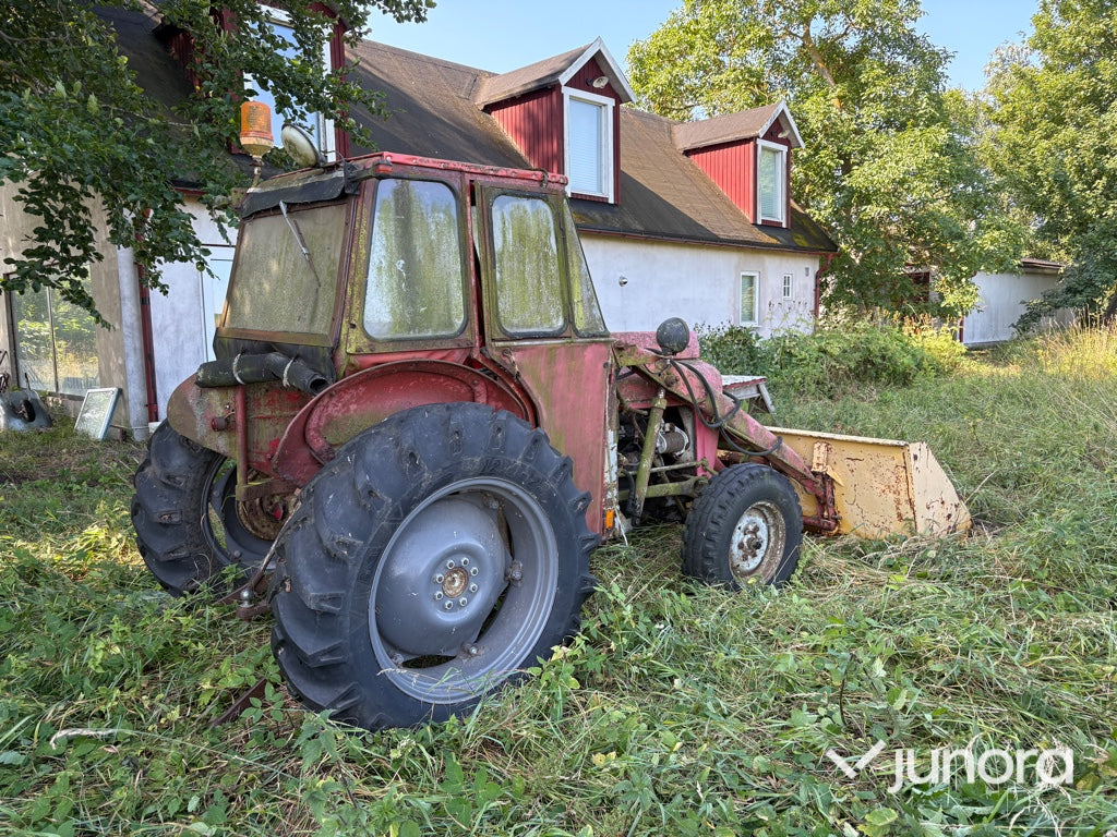 Traktor - Massey Ferguson MF 35, nya bakdäck