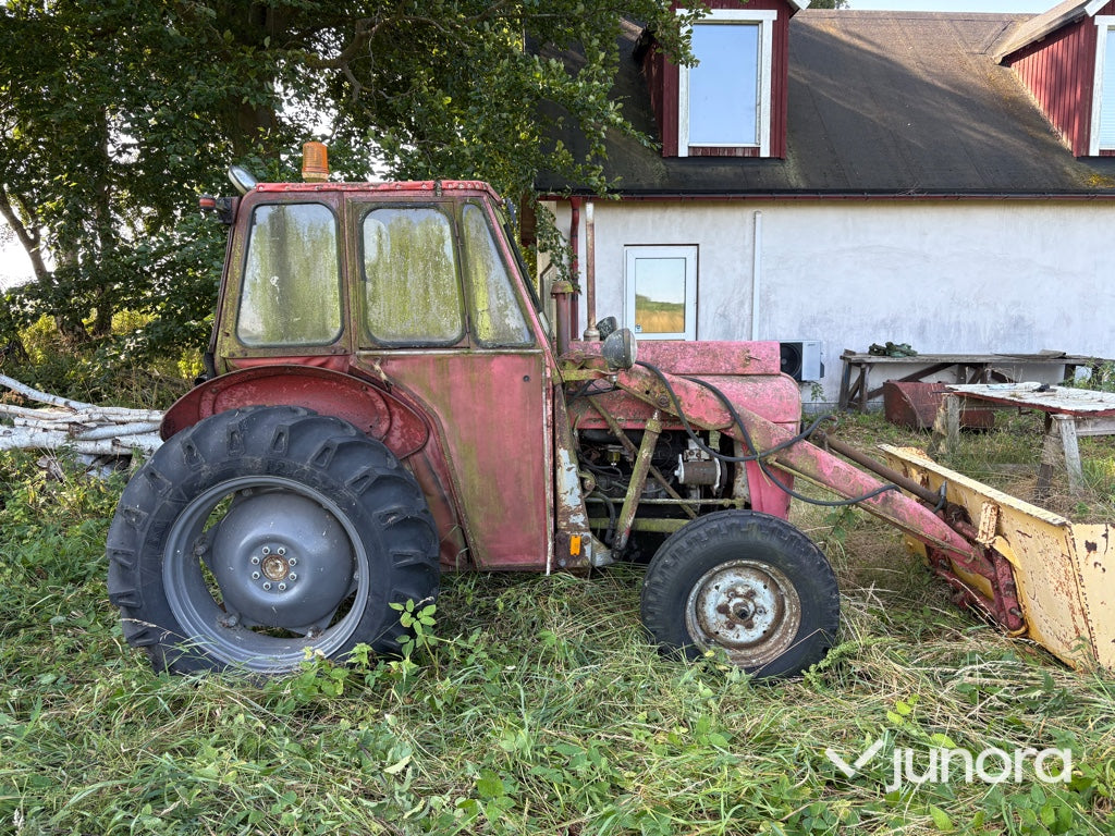 Traktor - Massey Ferguson MF 35, nya bakdäck
