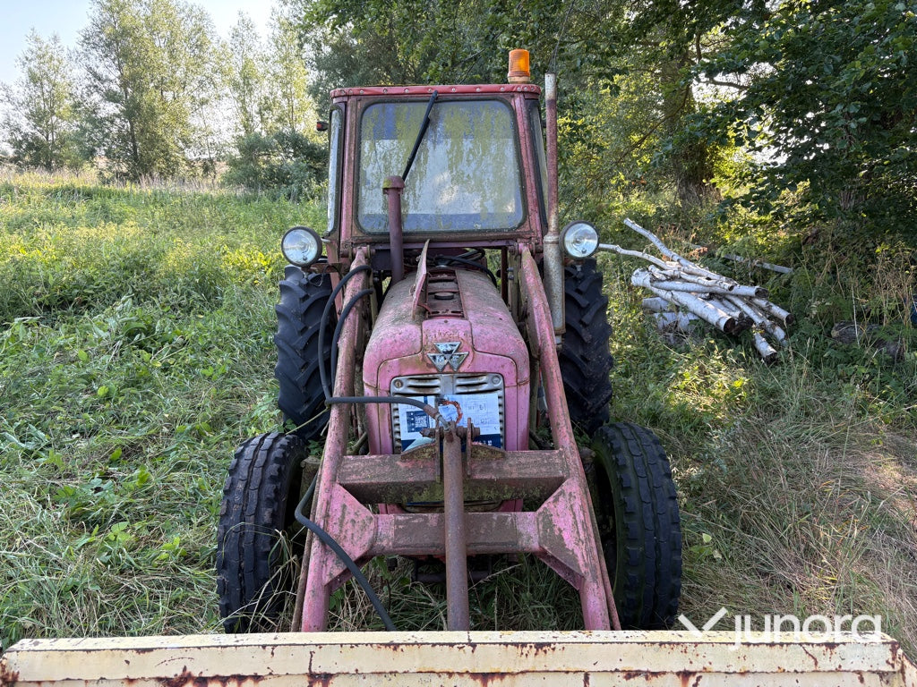 Traktor - Massey Ferguson MF 35, nya bakdäck