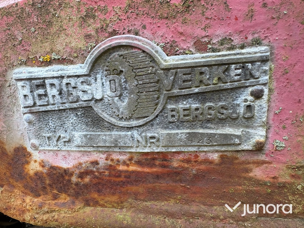 Traktor - Massey Ferguson MF 35, nya bakdäck