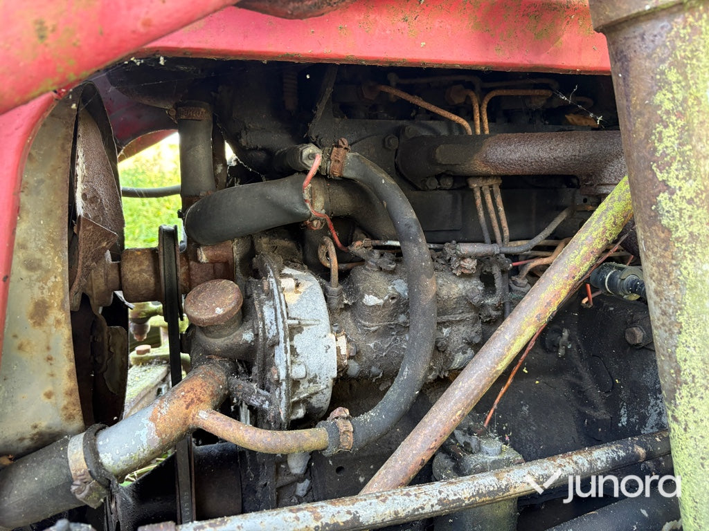 Traktor - Massey Ferguson MF 35, nya bakdäck