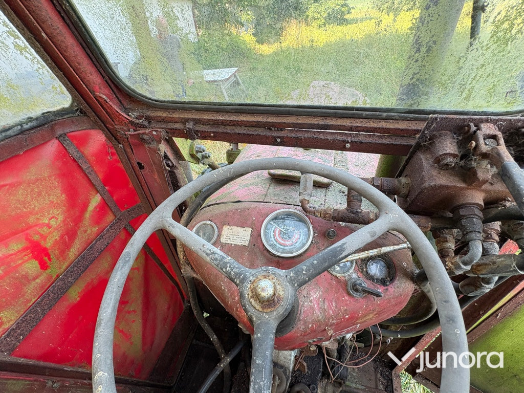 Traktor - Massey Ferguson MF 35, nya bakdäck