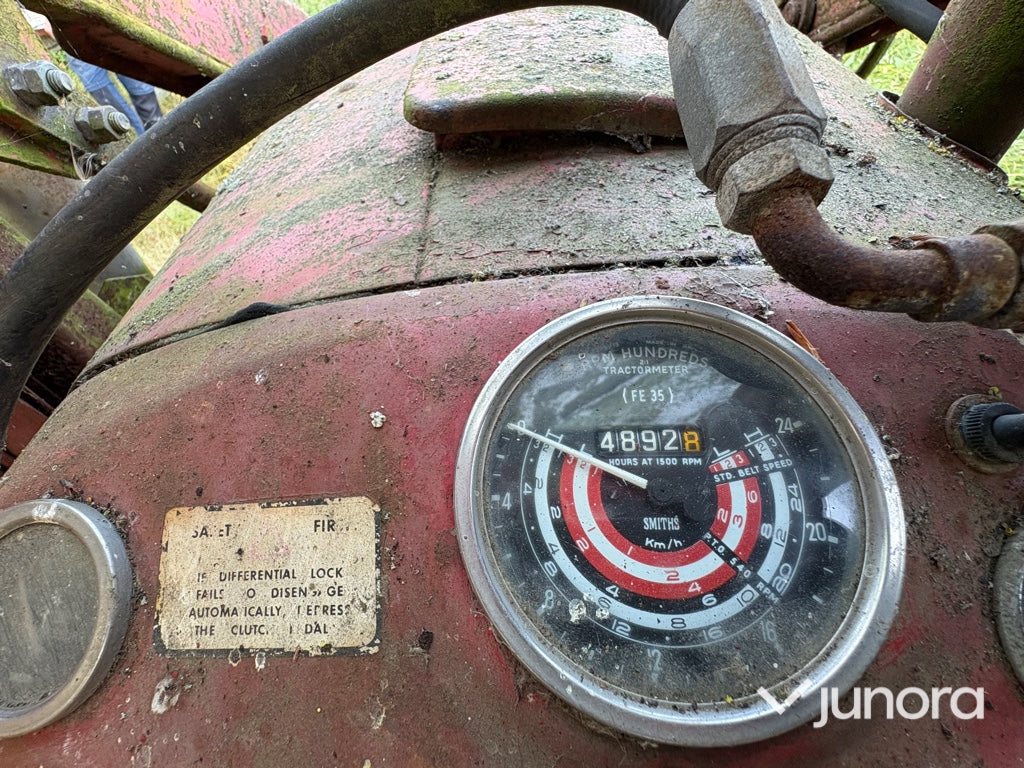 Traktor - Massey Ferguson MF 35, nya bakdäck