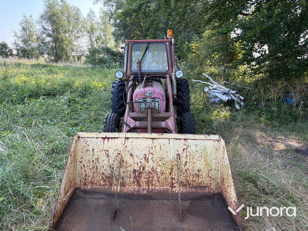 Traktor - Massey Ferguson MF 35, nya bakdäck