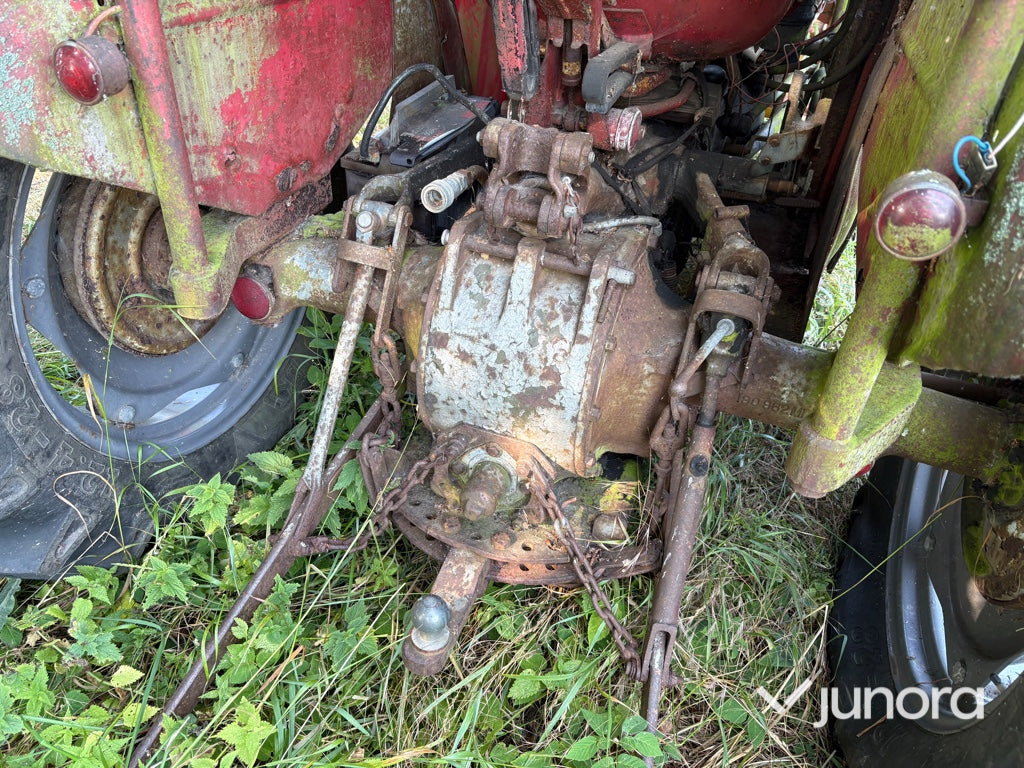 Traktor - Massey Ferguson MF 35, nya bakdäck