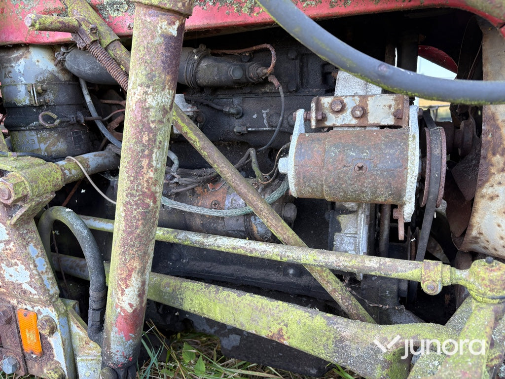 Traktor - Massey Ferguson MF 35, nya bakdäck