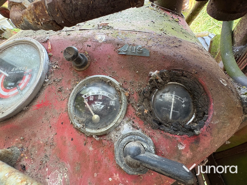 Traktor - Massey Ferguson MF 35, nya bakdäck