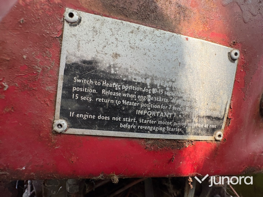 Traktor - Massey Ferguson MF 35, nya bakdäck