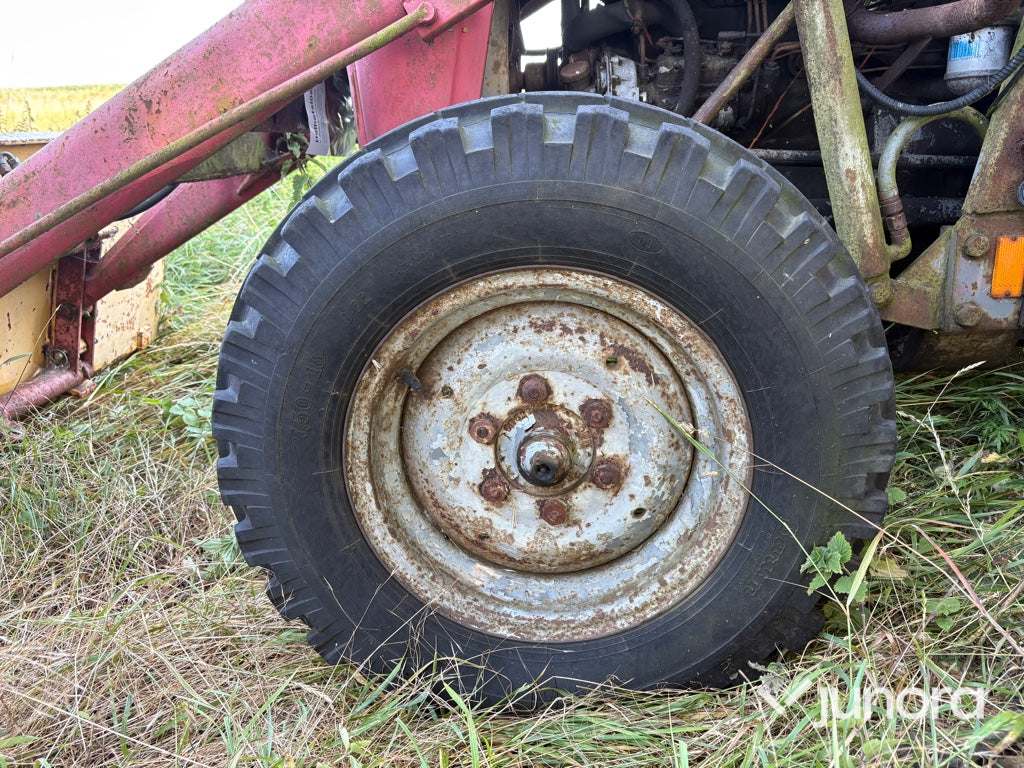 Traktor - Massey Ferguson MF 35, nya bakdäck