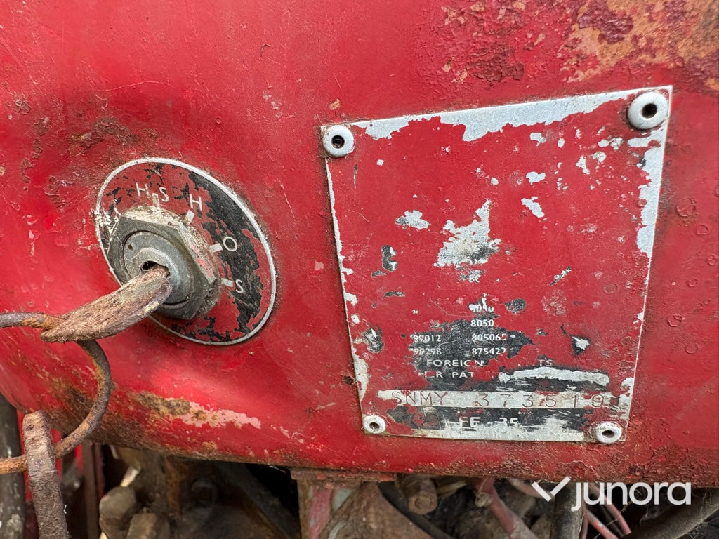 Traktor - Massey Ferguson MF 35, nya bakdäck