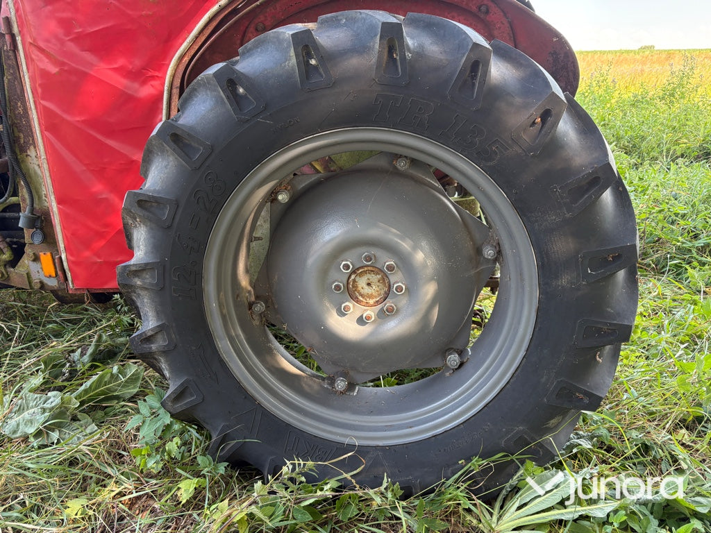 Traktor - Massey Ferguson MF 35, nya bakdäck