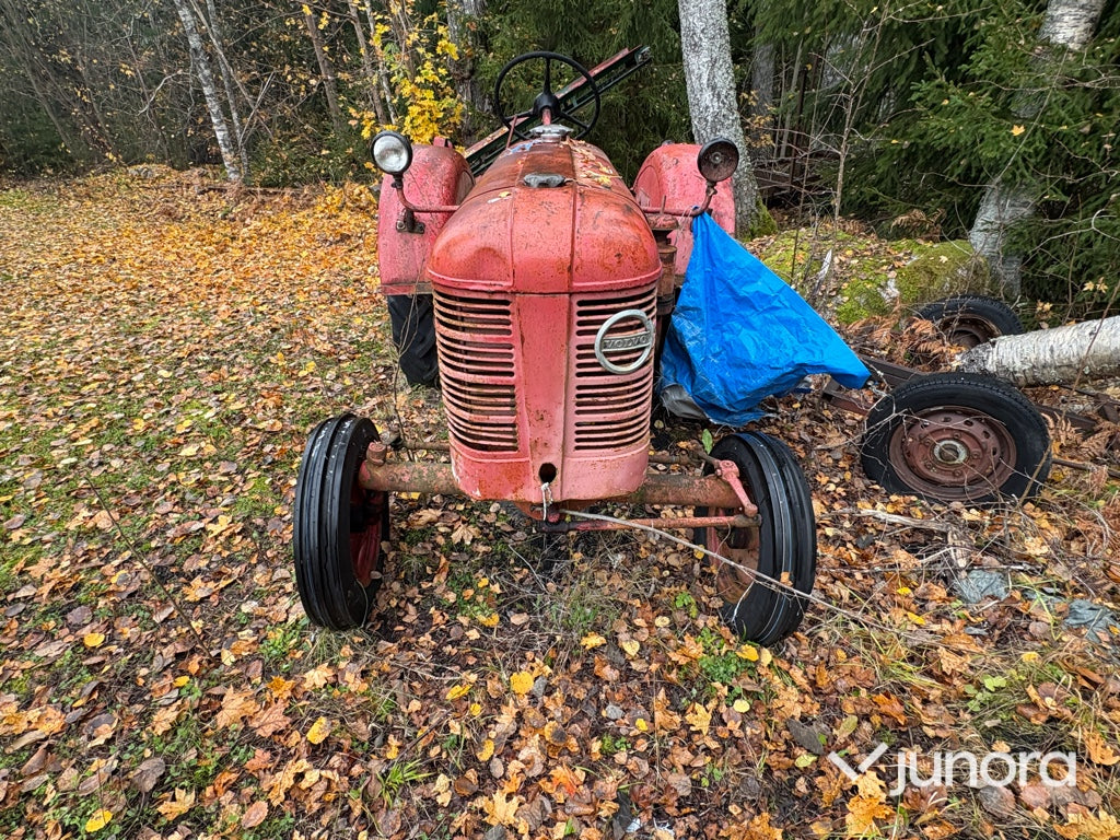 Traktor Volvo T-22