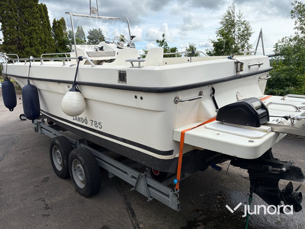 Motorbåt med trailer - Sandö, 785