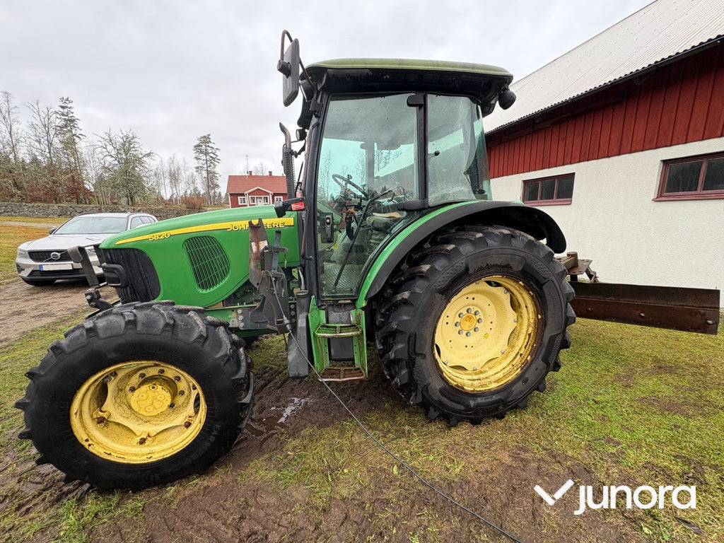Traktor - John Deere 5820
