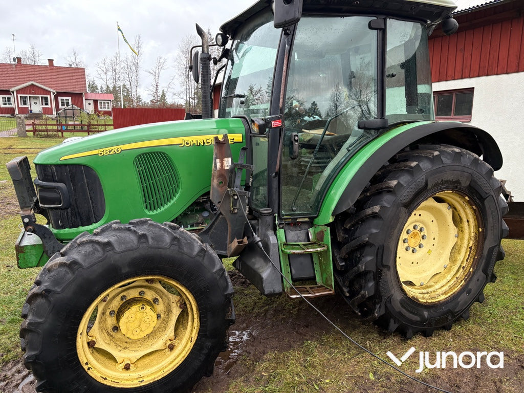 Traktor - John Deere 5820