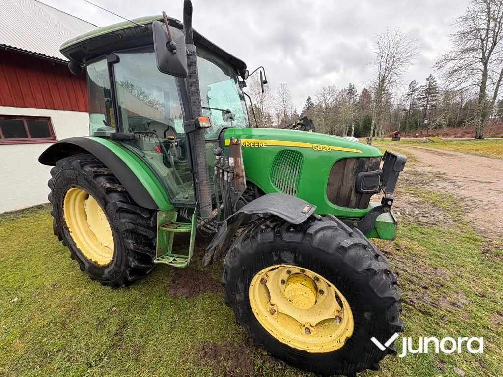 Traktor - John Deere 5820