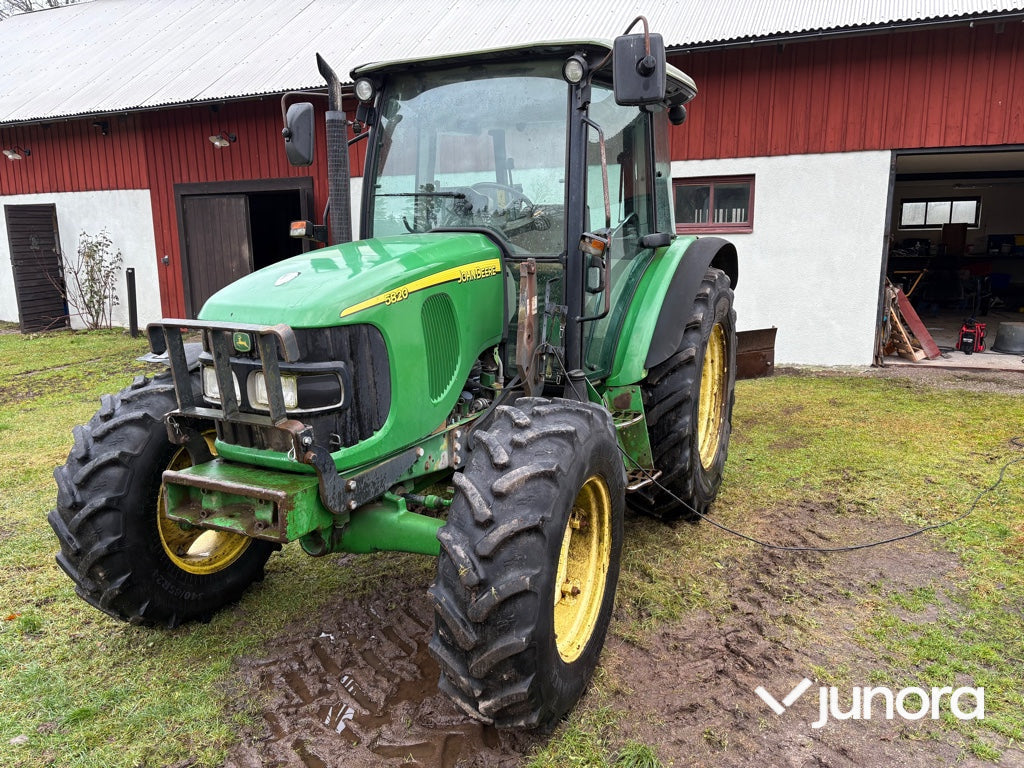 Traktor - John Deere 5820
