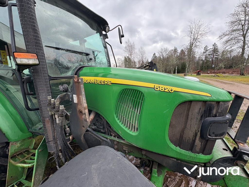 Traktor - John Deere 5820