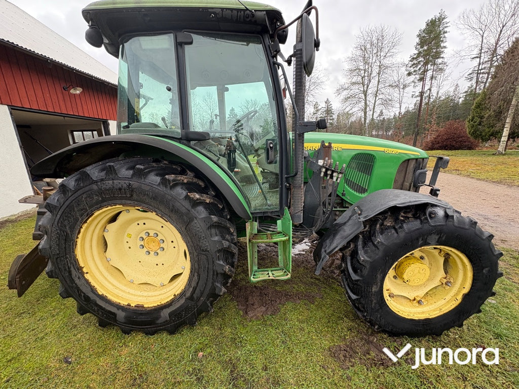 Traktor - John Deere 5820
