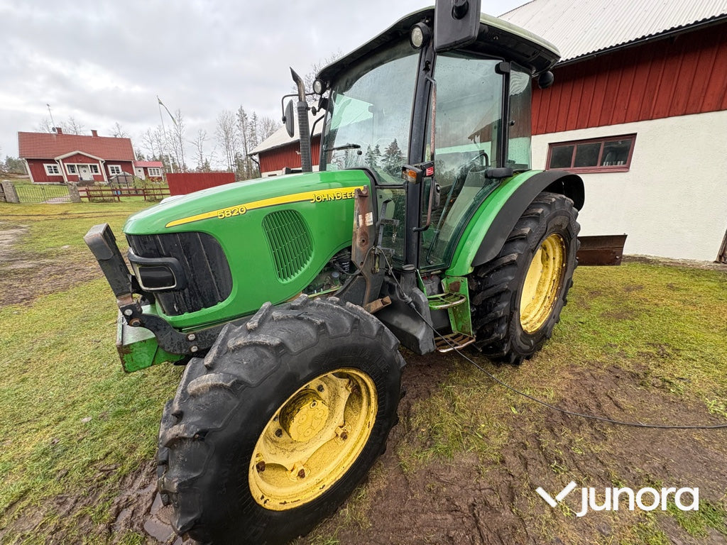 Traktor - John Deere 5820