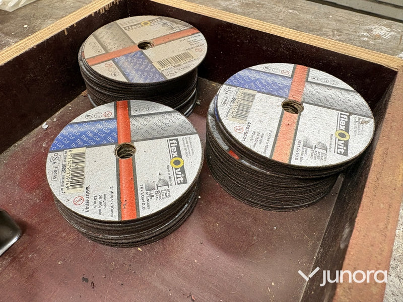 Skär och slip-verktyg med extra skivor