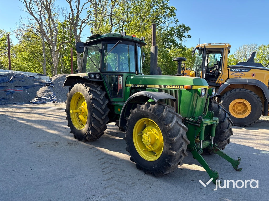 Traktor - John Deere, 4040S MFWD