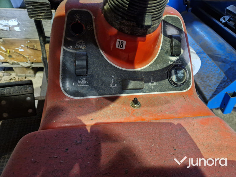 Bunkerkratta - Smithco Sandstar E48V