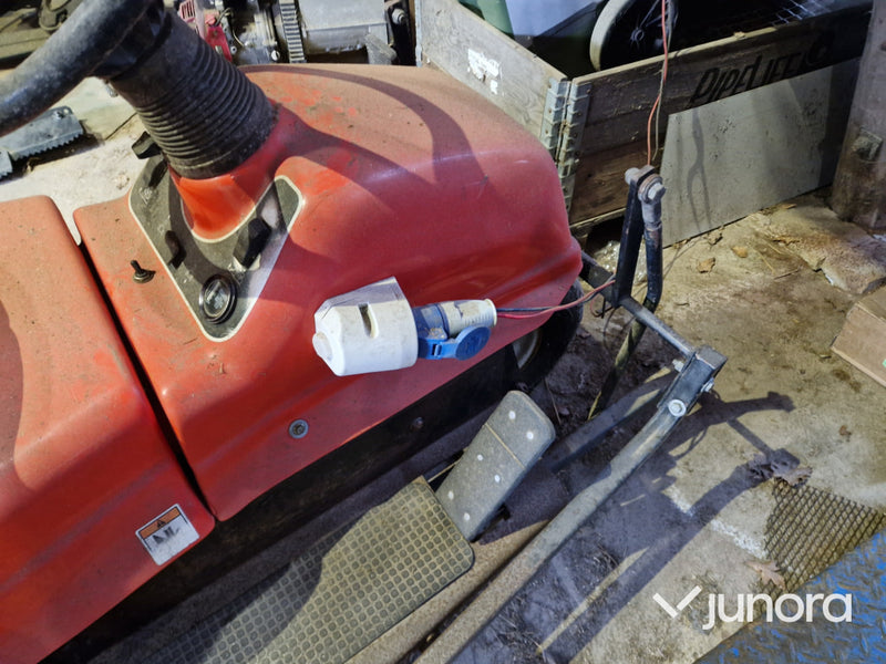 Bunkerkratta - Smithco Sandstar E48V