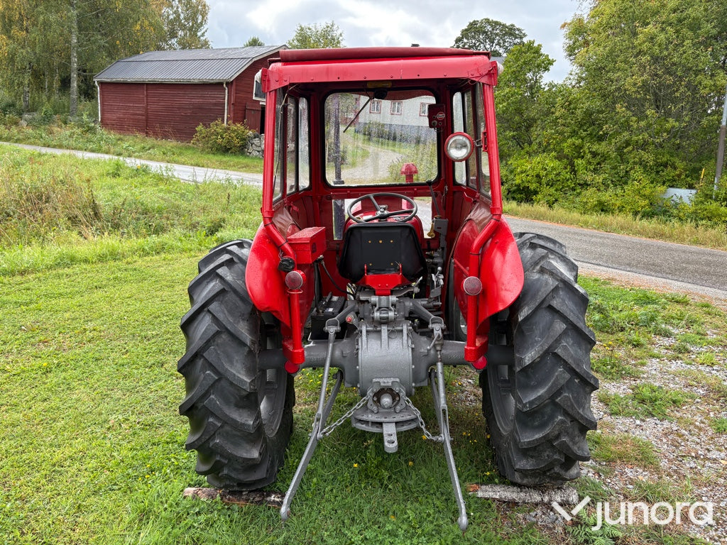 Nyrenoverad Massey Ferguson 35-X