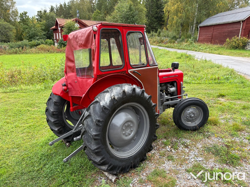 Nyrenoverad Massey Ferguson 35-X