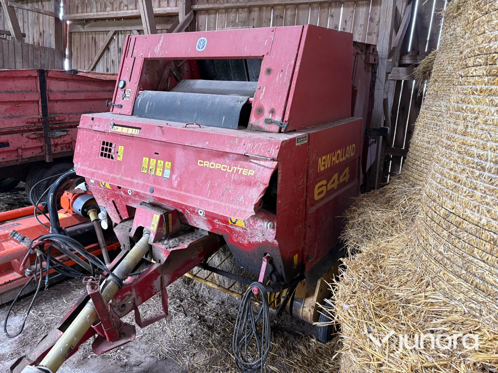 Rundbalspress - New Holland, 644