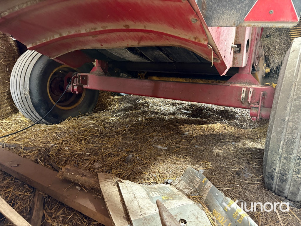 Rundbalspress - New Holland, 644