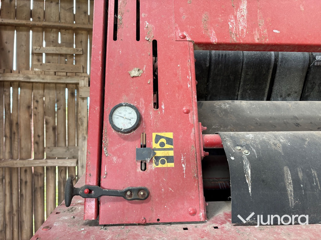Rundbalspress - New Holland, 644