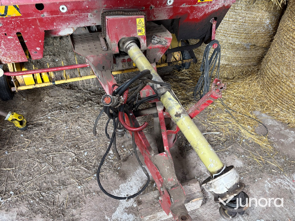 Rundbalspress - New Holland, 644