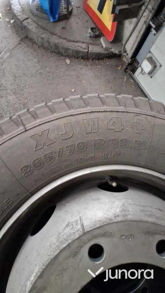 Däck på Fälg från Volvo FL 4*2