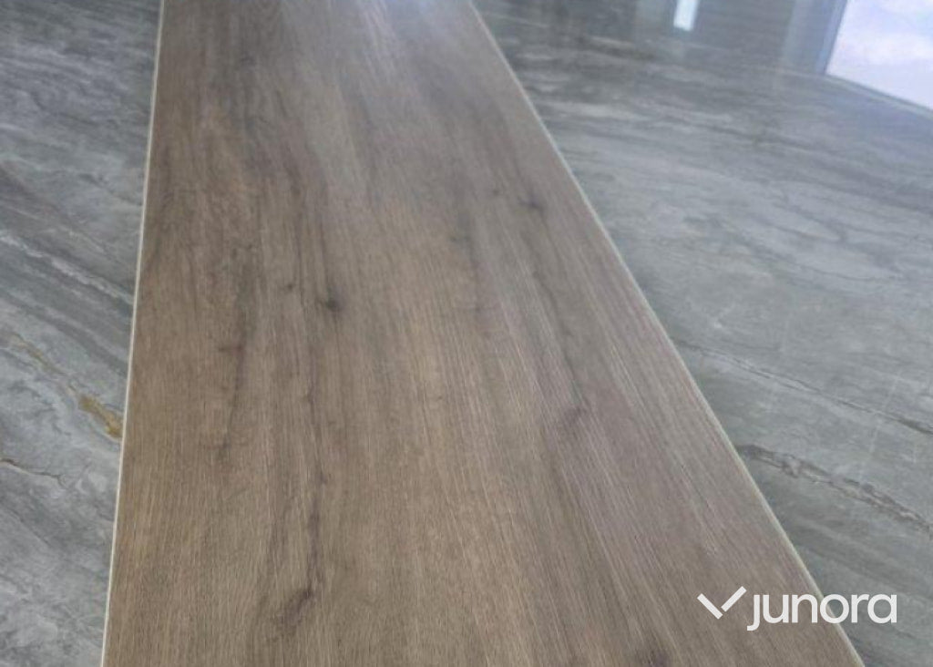 Vinylgolv – 114 m², mörk ek (SPC, klickgolv)