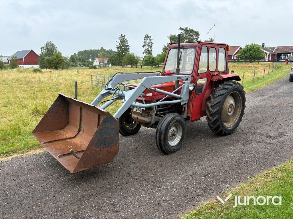 Traktor - Massey Ferguson 135 med frontlastare