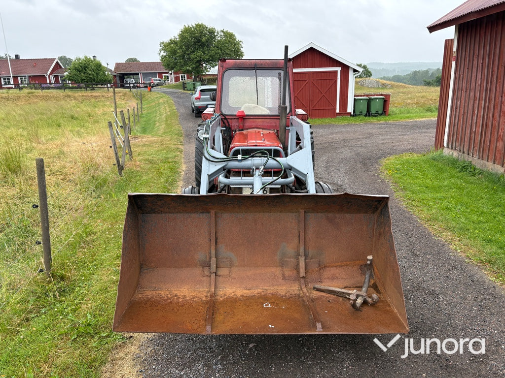 Traktor - Massey Ferguson 135 med frontlastare